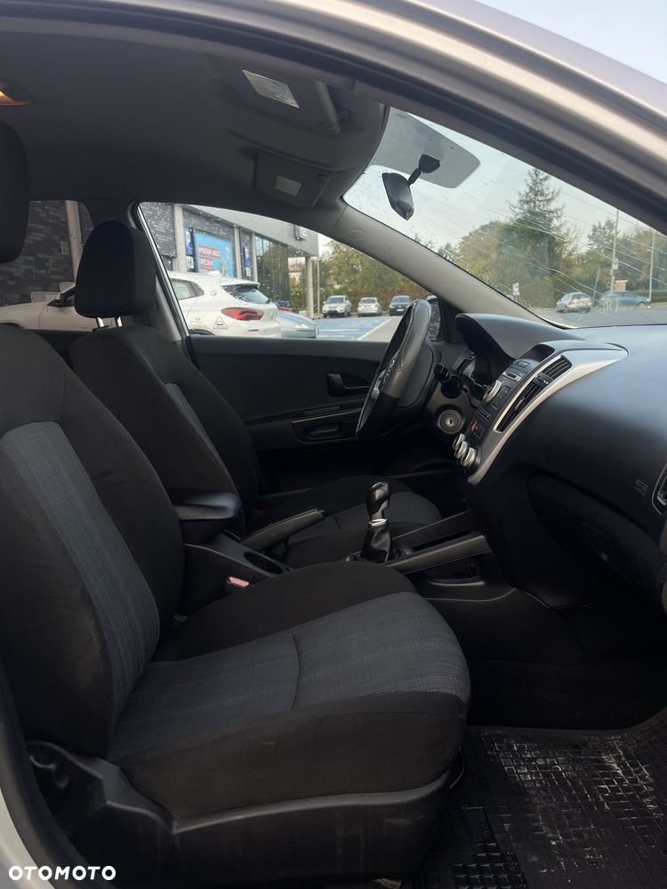 Kia Ceed - 8