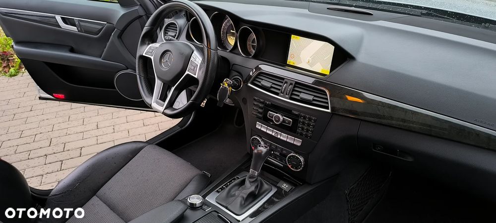 Mercedes-Benz Klasa C 220 CDI DPF Automatik Avantgarde - 36