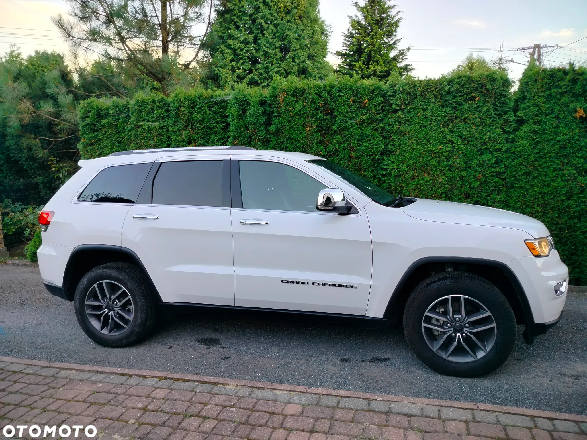 Jeep Grand Cherokee - 36