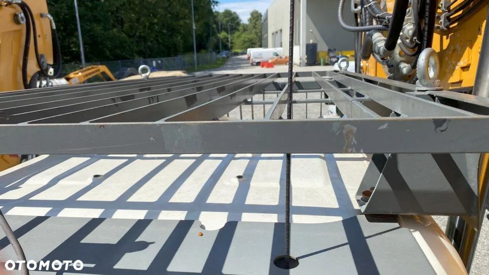 Liebherr A 913 Compact - 18