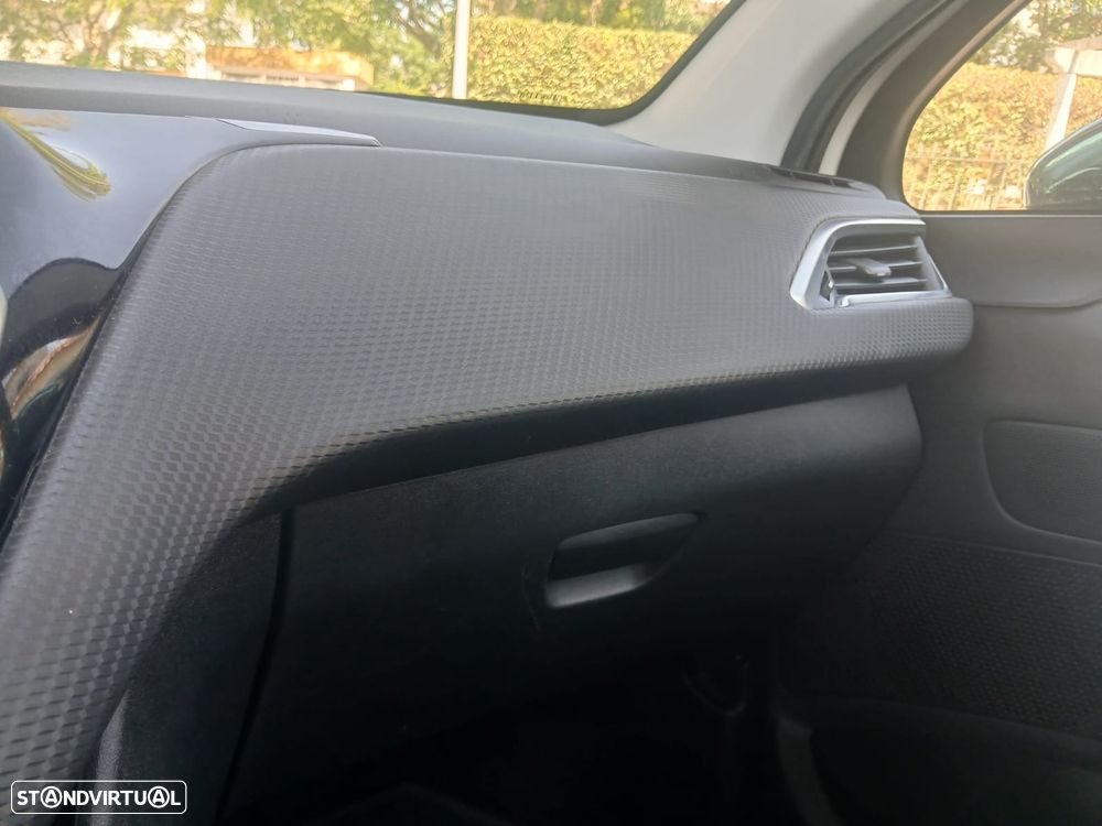 Peugeot 2008 1.2 PureTech Allure - 22
