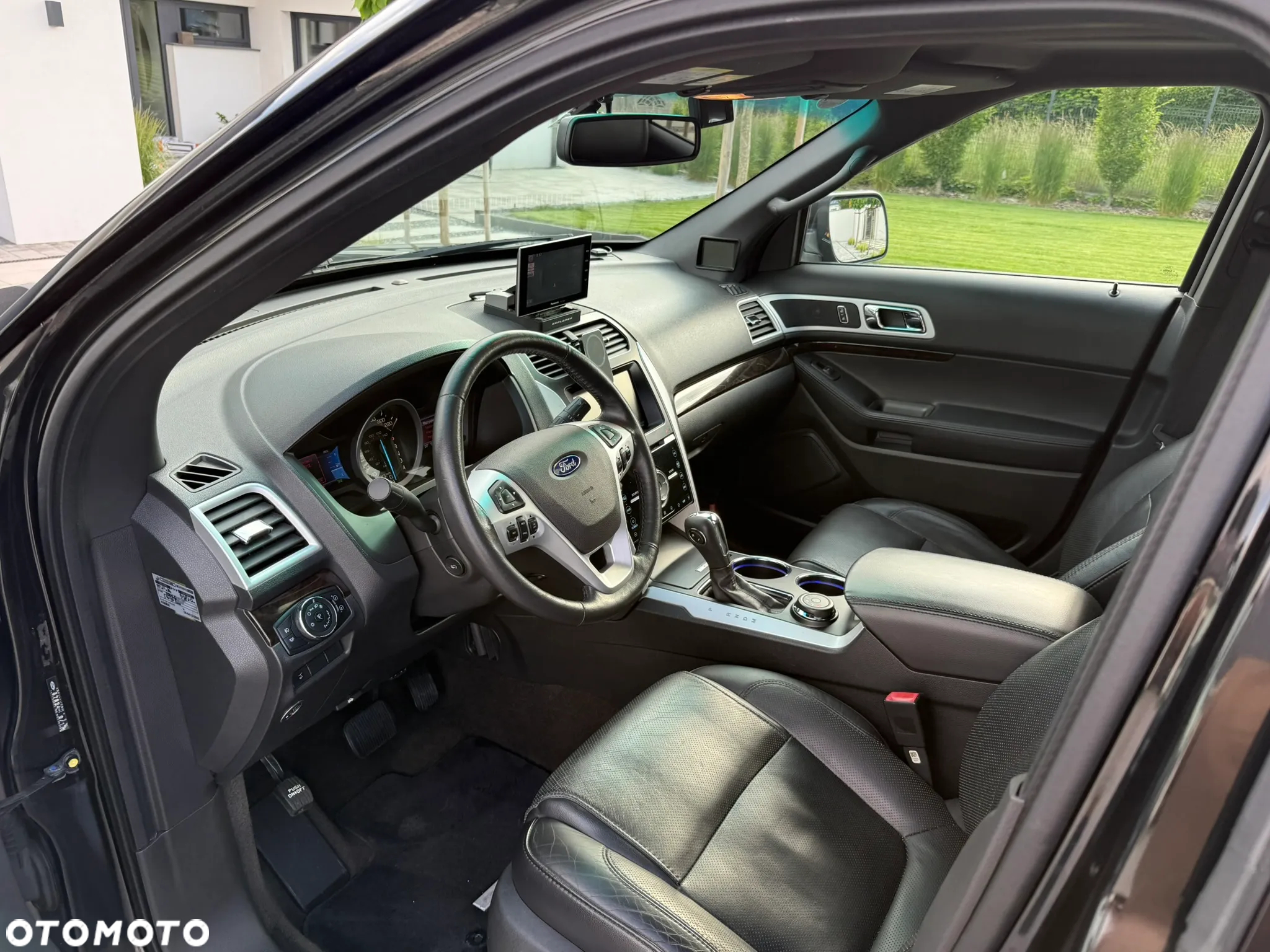 Ford Explorer - 16