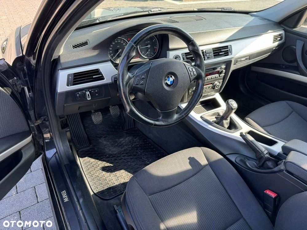 BMW Seria 3 318d DPF Edition Lifestyle - 26