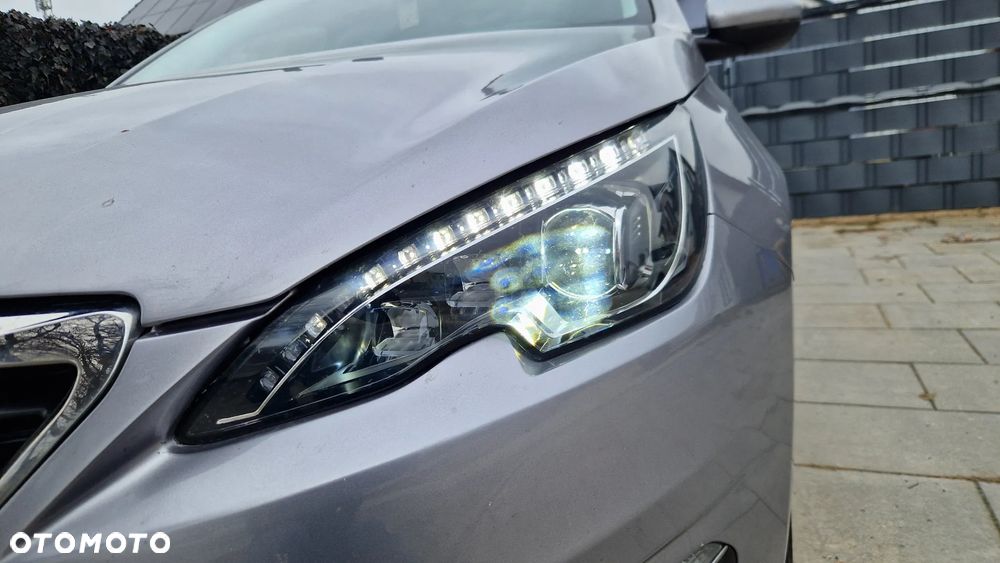 Peugeot 308 1.2 PureTech Allure S&S - 28