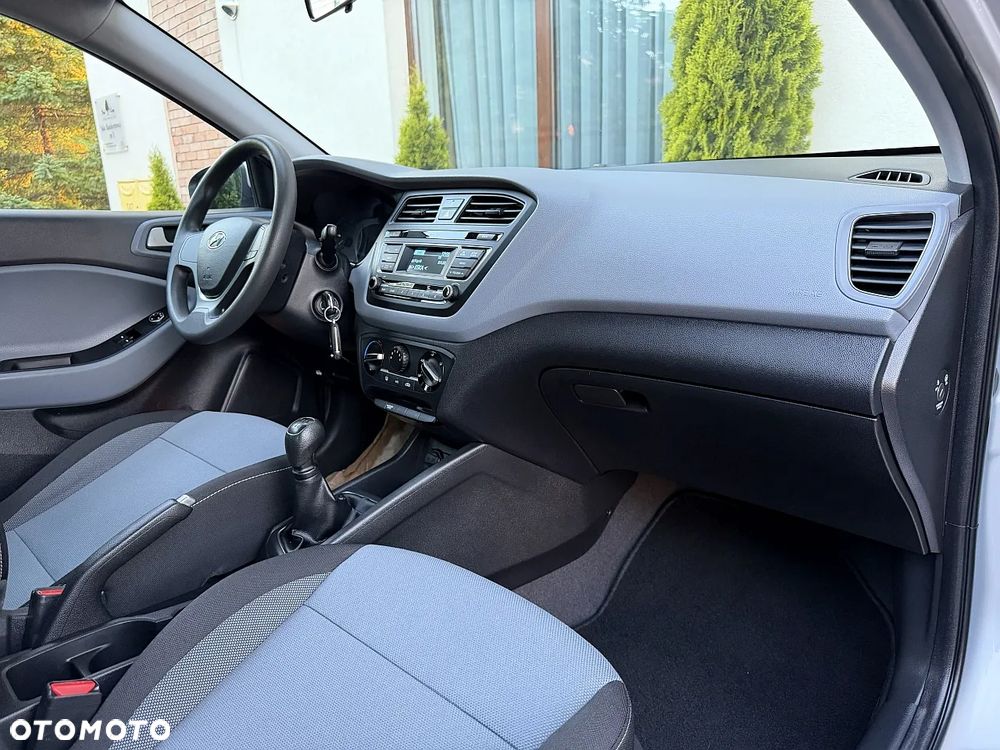 Hyundai i20 blue 1.2 YES Silver - 11