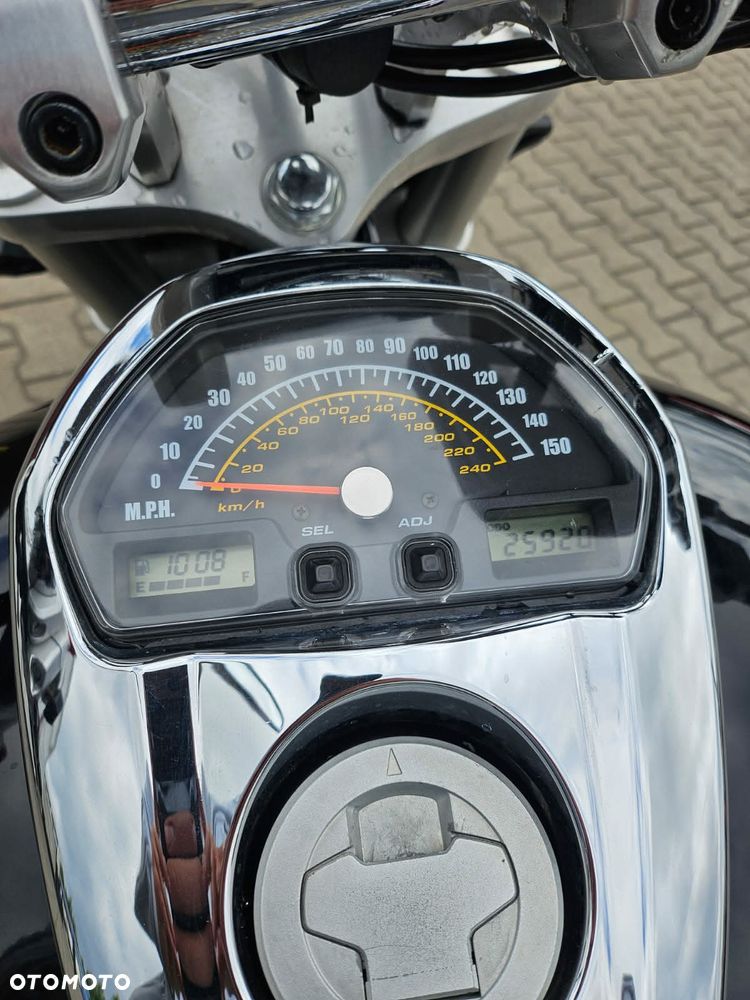 Suzuki Intruder - 10
