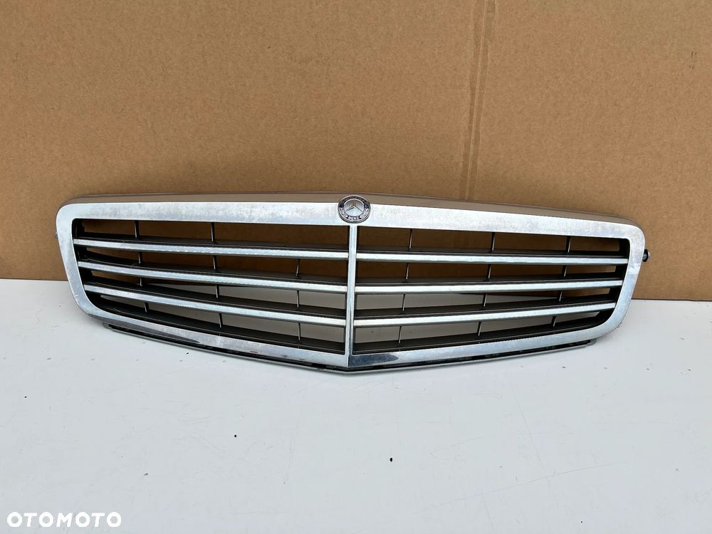 MERCEDES C KLASA C-KLASA W204 GRILL ATRAPA CHROM - 1