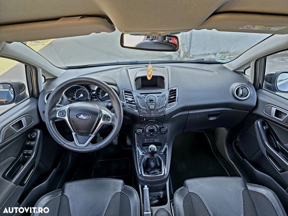 Ford Fiesta 1.5 TDCi ST-LINE - 24