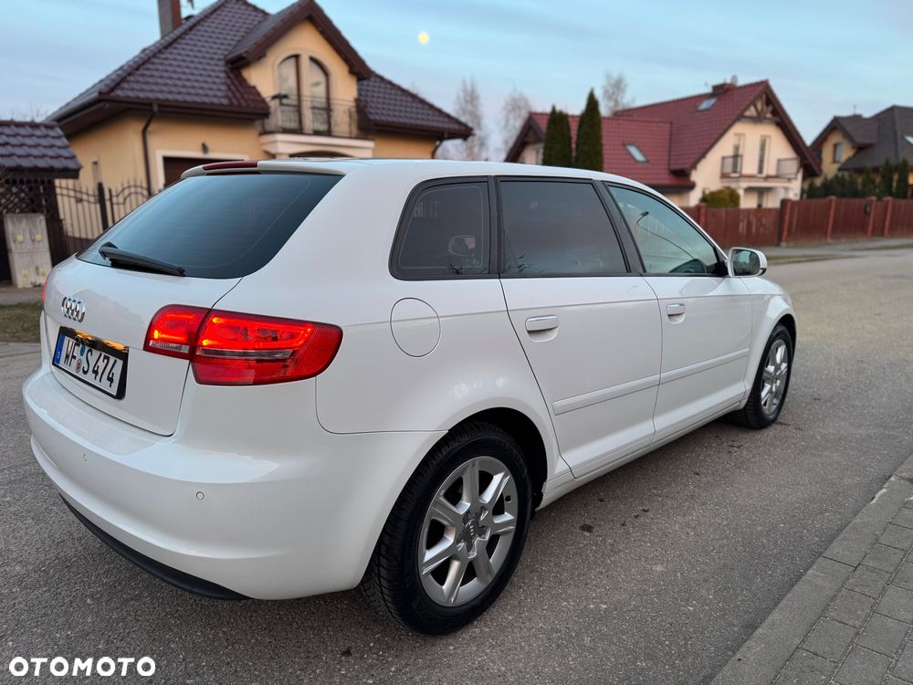 Audi A3 Sportback 2.0 TDI DPF S tronic S line Sportpaket - 4
