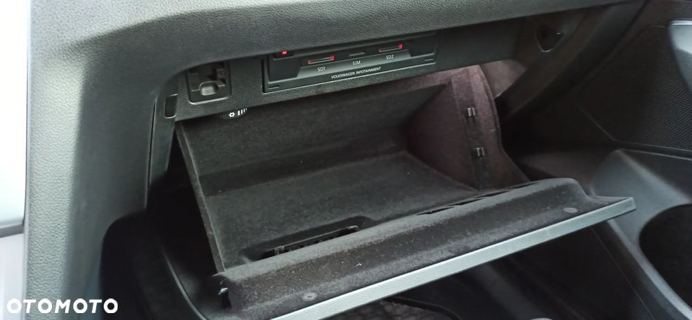 Volkswagen Passat - 32