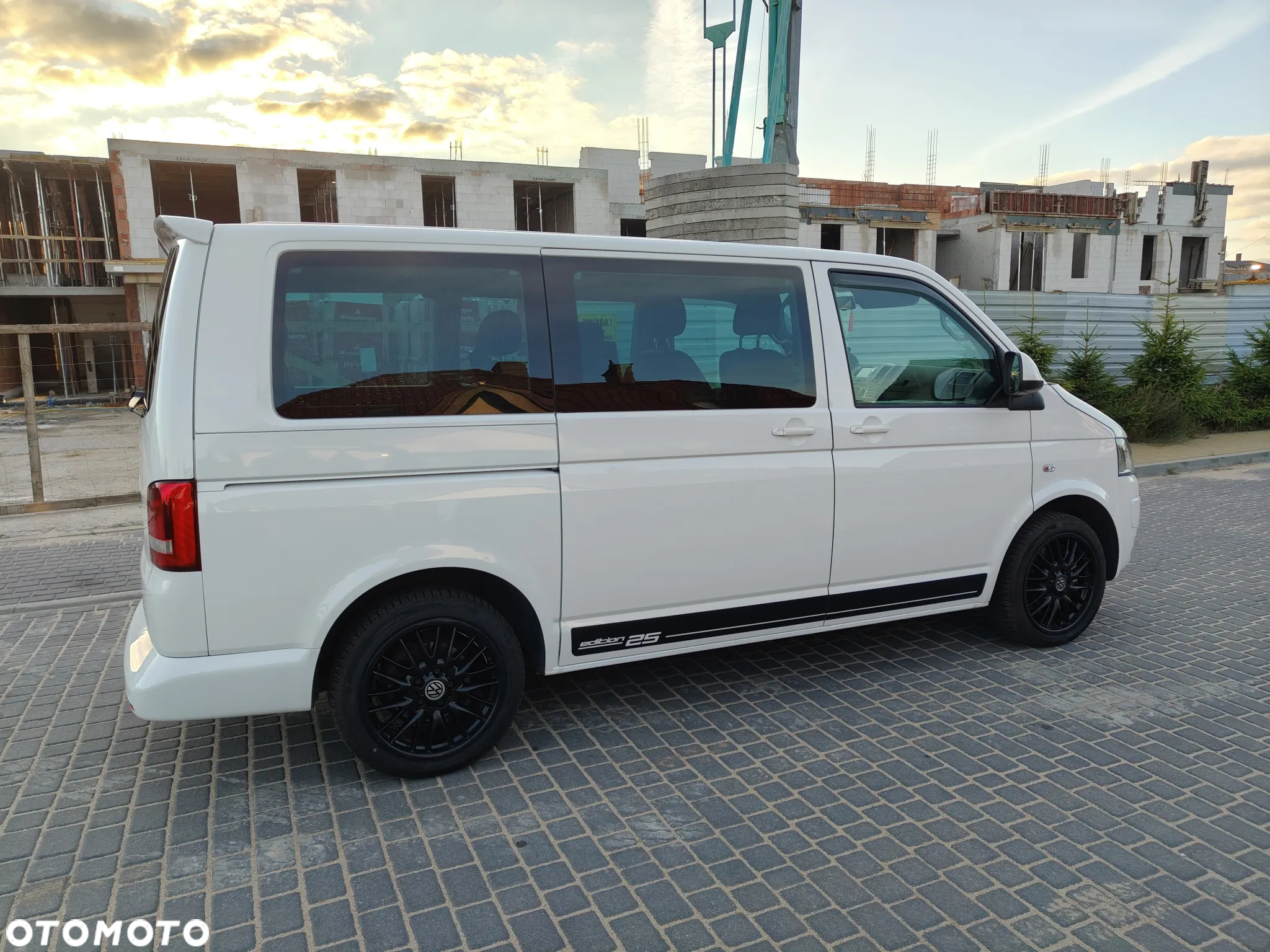 Volkswagen Multivan - 11