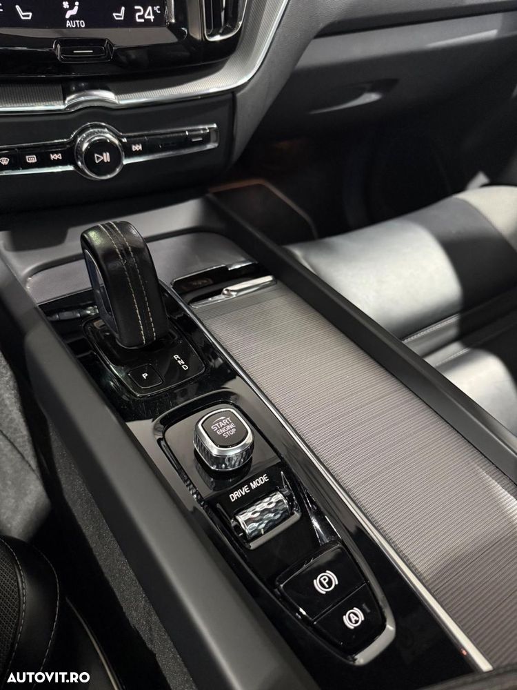 Volvo XC 60 T8 Twin Engine AWD Geartronic RDesign - 13