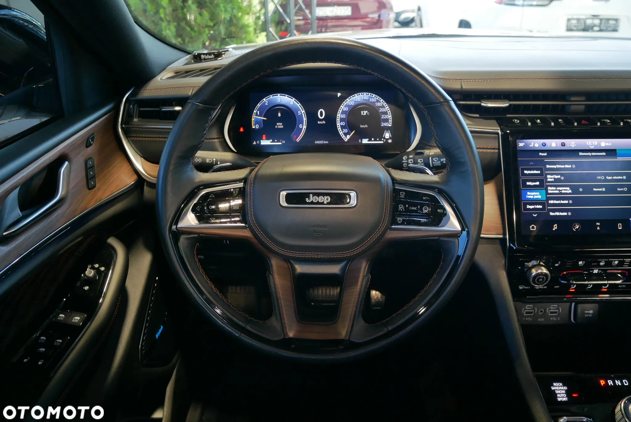 Jeep Grand Cherokee - 21