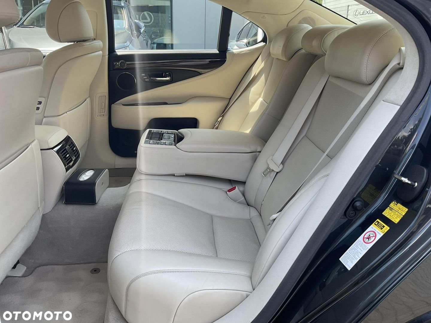 Lexus LS 600h Superior - 16
