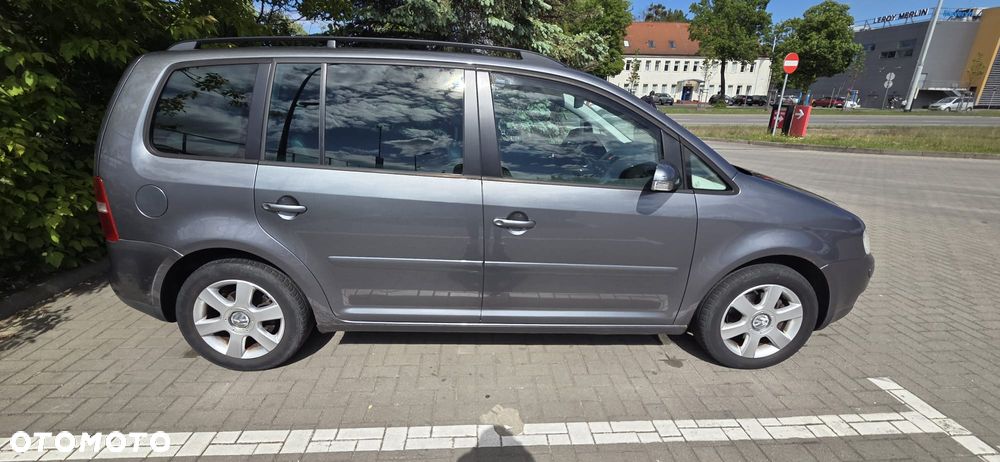 Volkswagen Touran 1.9 TDI DPF Highline - 4