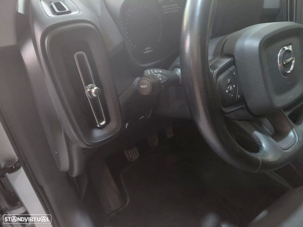 Volvo XC 40 1.5 T3 Momentum Tech Edition - 12