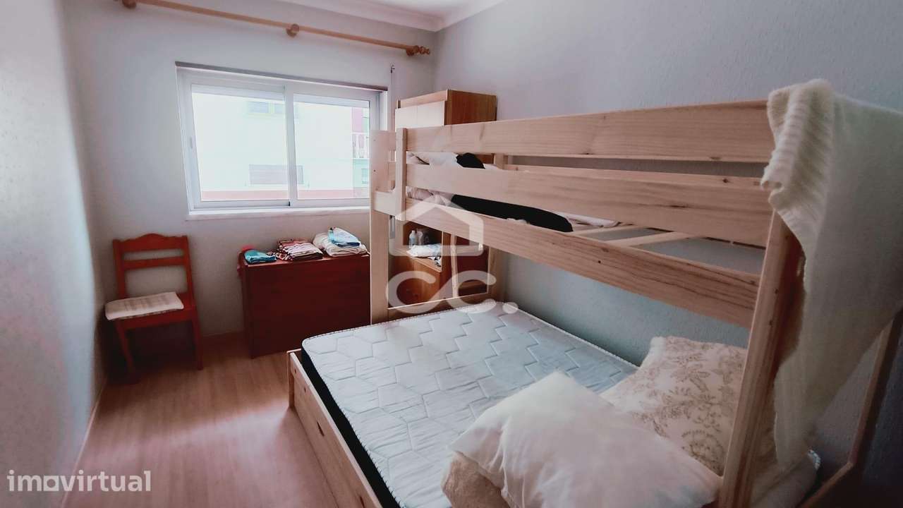 Apartamento remodelado com  2 quartos no rés-do-chão, localizado na Pr - Grande imagem: 5/12
