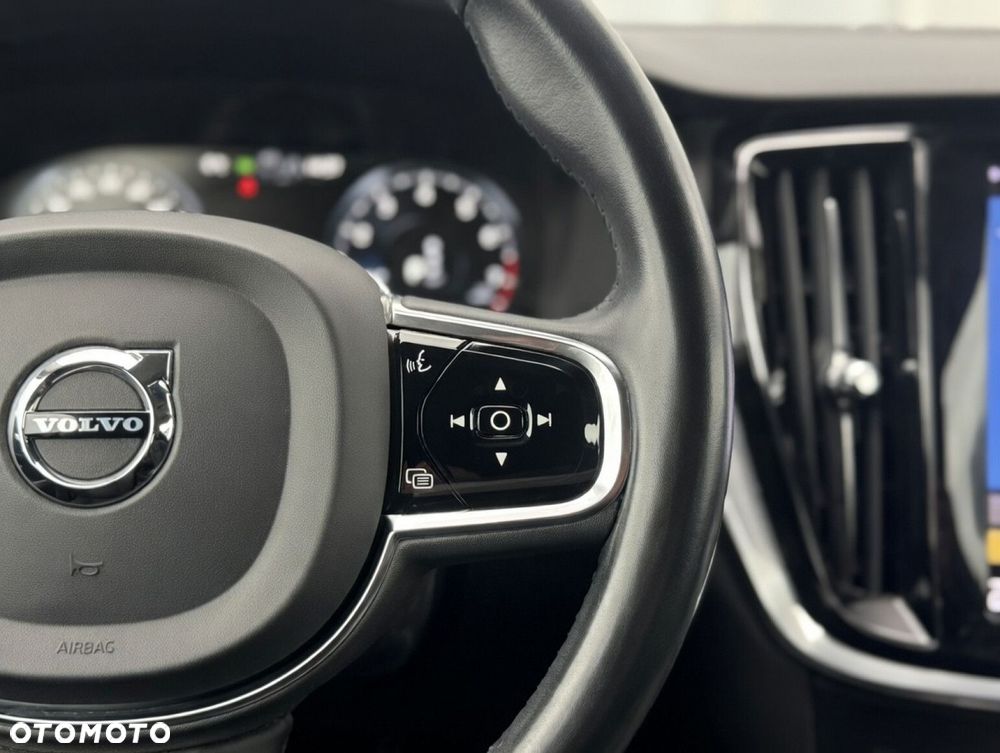 Volvo V60 Cross Country - 11