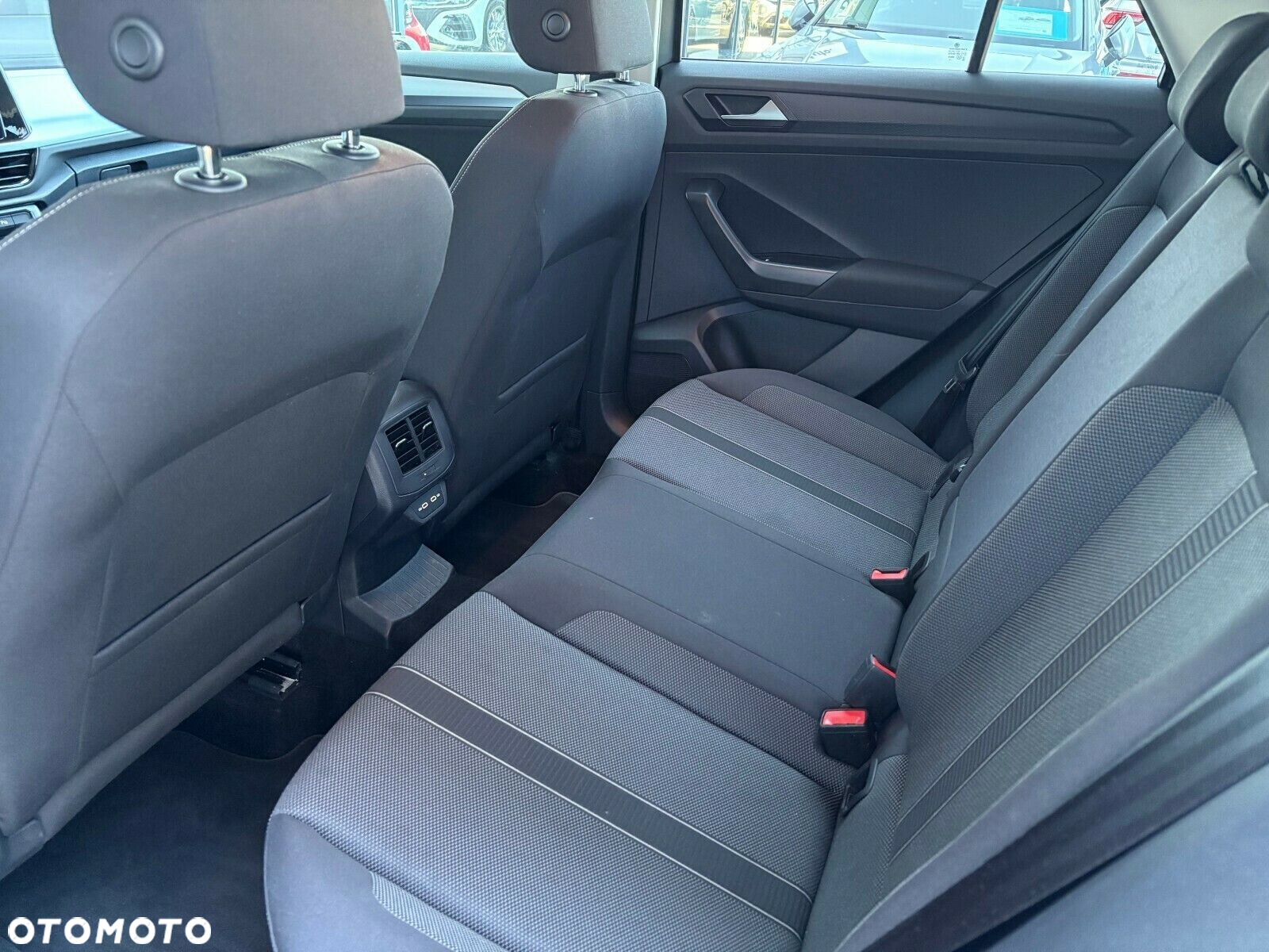 Volkswagen T-Roc - 13