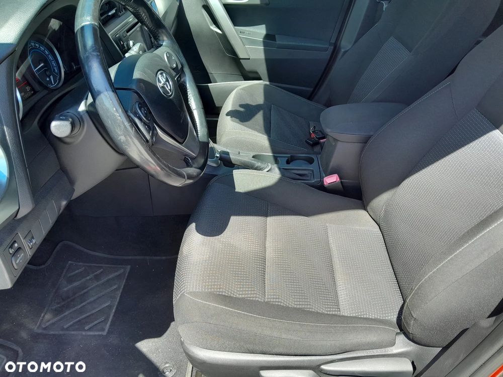 Toyota Auris - 11