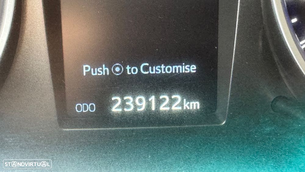 Toyota Hilux 2.4 D-4D 4WD CD Tracker - 48