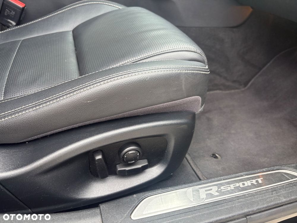 Jaguar XE 2.0 D R-Sport - 21
