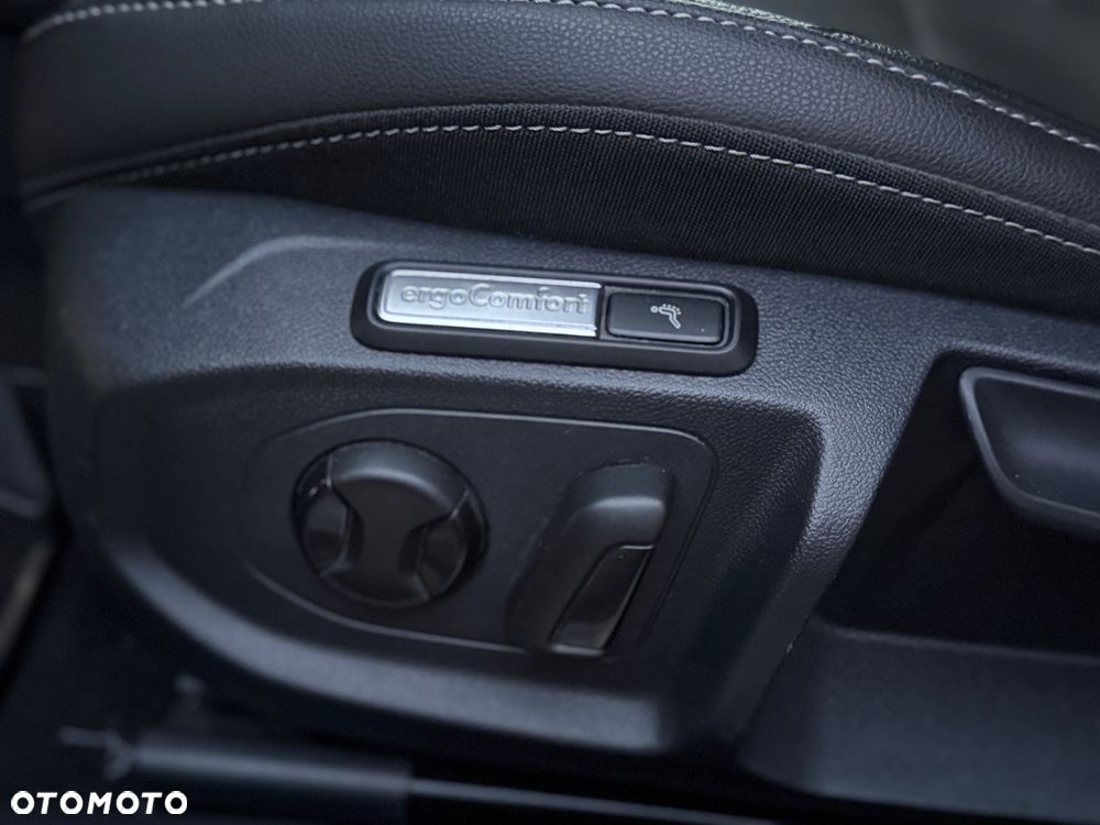 Volkswagen Arteon 2.0 TDI SCR DSG R-Line - 23