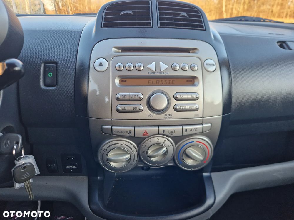 Daihatsu Sirion 1.0 - 8