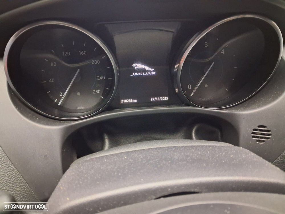 Jaguar XE 2.0 D Prestige Aut. - 12