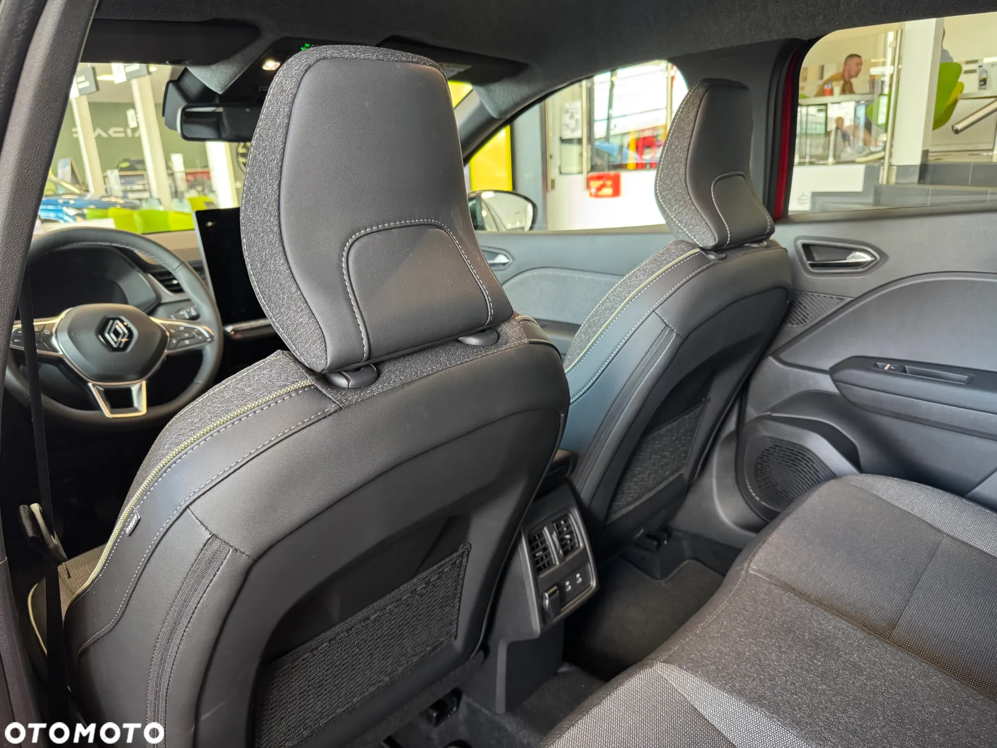 Renault Captur 1.3 TCe mHEV Techno - 13