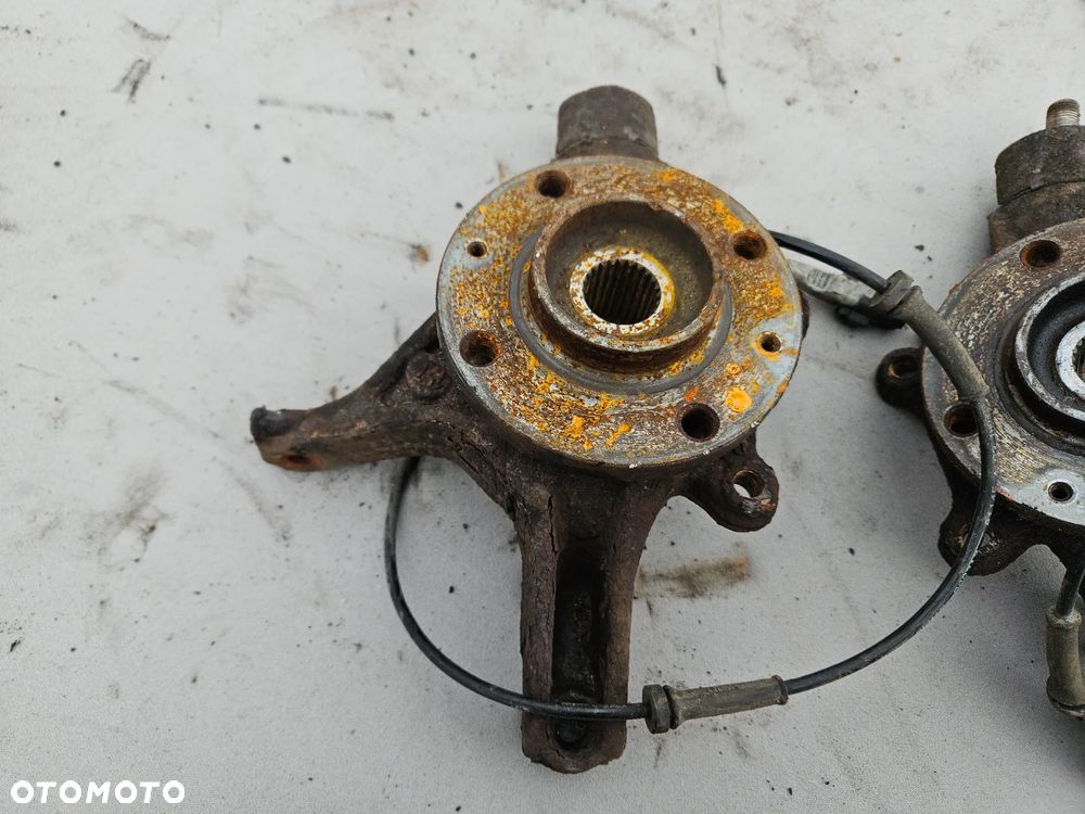 Zwrotnica piasta lewa prawa przednia ABS Peugeot 308 T7 1,6 VTI THP 2009r - 2