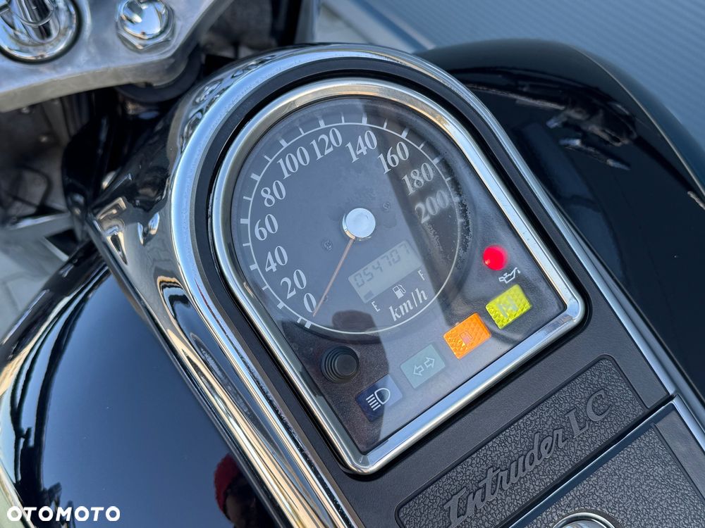 Suzuki Intruder - 18