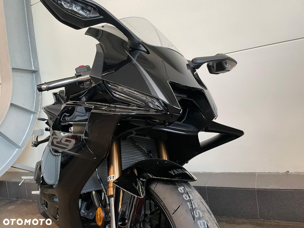 Yamaha R9 - 12