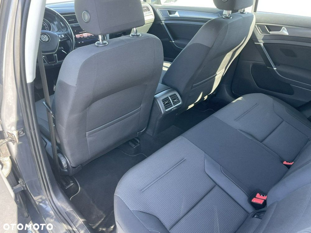 Volkswagen Golf - 24