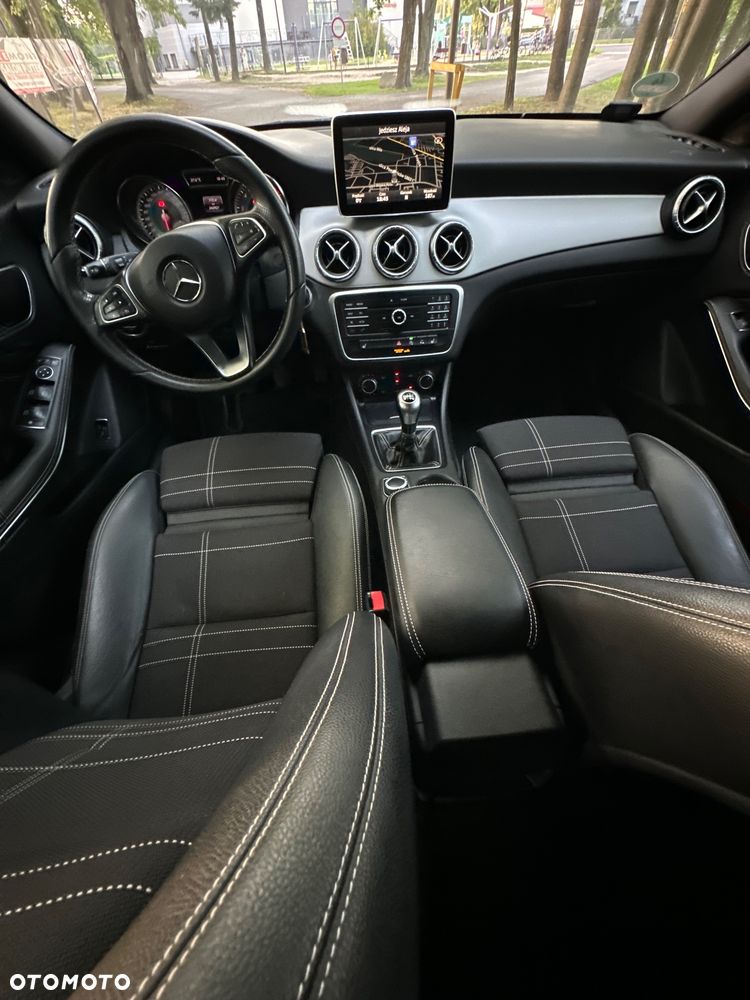 Mercedes-Benz CLA 200 Urban - 23