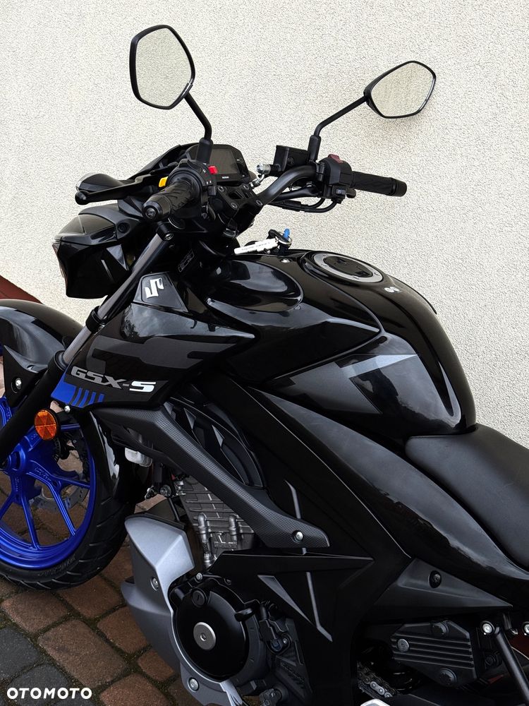 Suzuki GSX - 19
