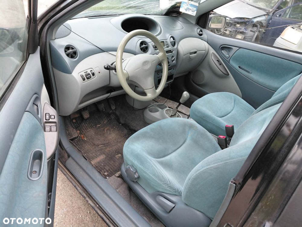 Części Toyota Yaris 3-drzwi 2002r 1.3 BENZYNA - 7