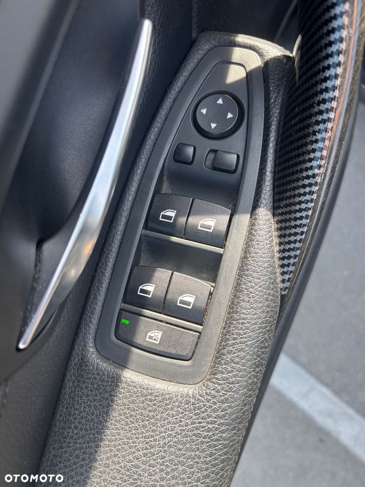 BMW Seria 3 328i Luxury Line - 15