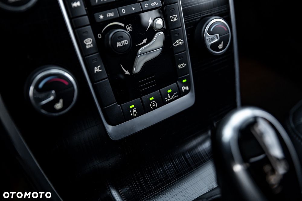 Volvo V70 D4 Geartronic Summum - 36