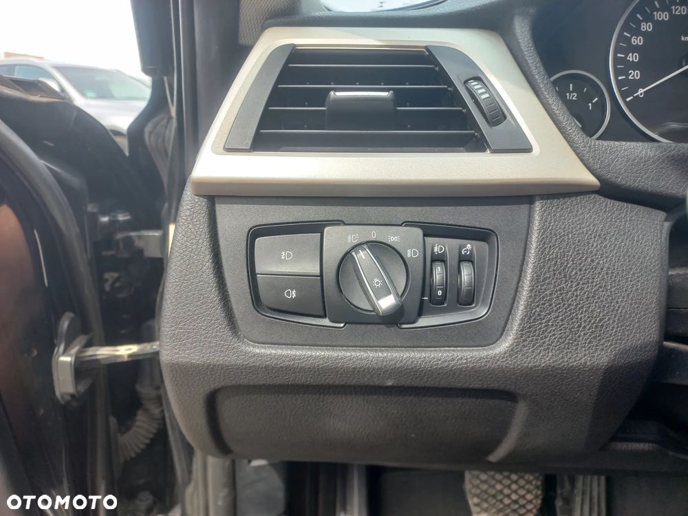 BMW Seria 3 318i - 16