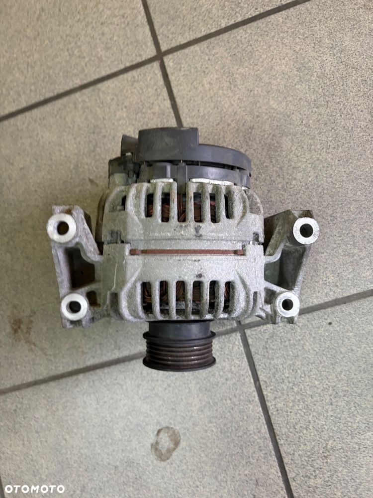 Opel zafira B  alternator 55556066 - 1