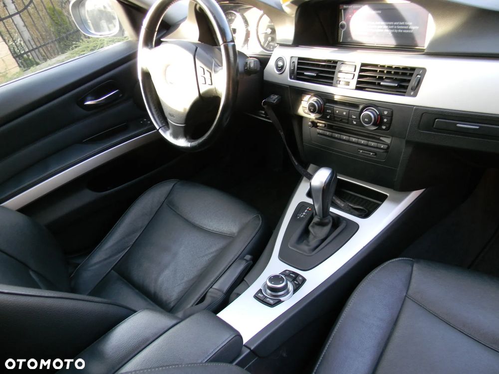 BMW Seria 3 325d DPF Edition Exclusive - 11