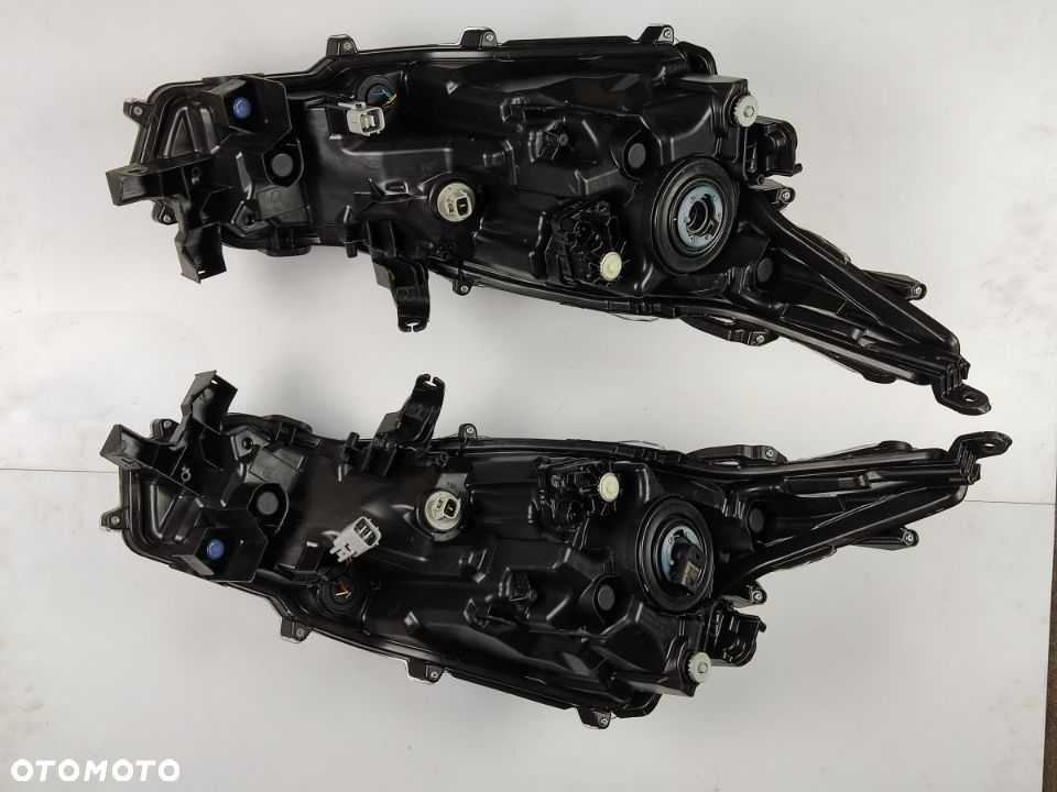 TOYOTA COROLLA E21 SEDAN 19 22r Lampa Przód Prawa i Lewa - 10