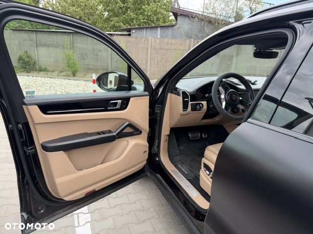 Porsche Cayenne S - 2