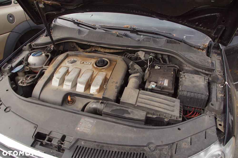 Auto na części - Volkswagen Passat B6 1.9 TDI 105 KM BXE HNV C9X 2006R Maska Drzwi Lusterka Zderzak Błotnik Silnik Skrzynia - 12