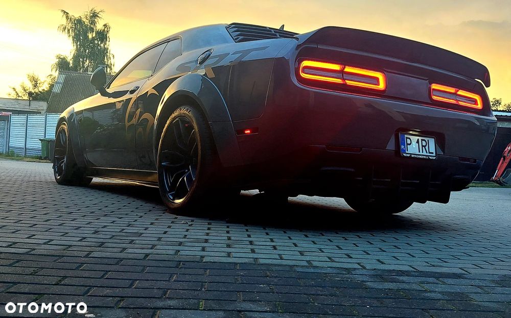 Dodge Challenger - 28