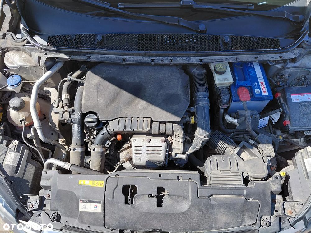 Peugeot 308 1.2 PureTech Access S&S - 17