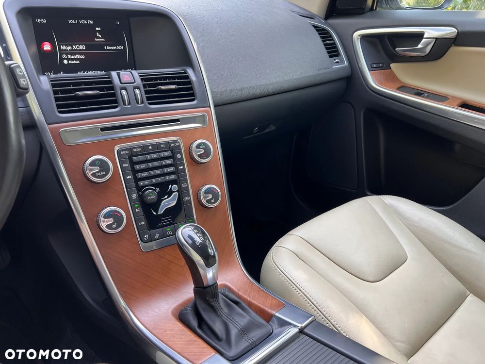 Volvo XC 60 T5 AWD Geartronic Momentum - 8
