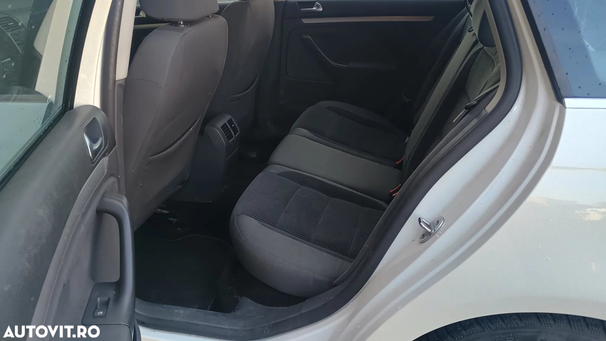 Volkswagen Golf 1.9 TDI BlueMotion Comfortline - 10