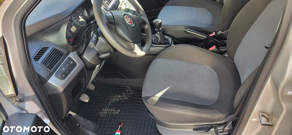 Fiat Grande Punto 2013 photo 5